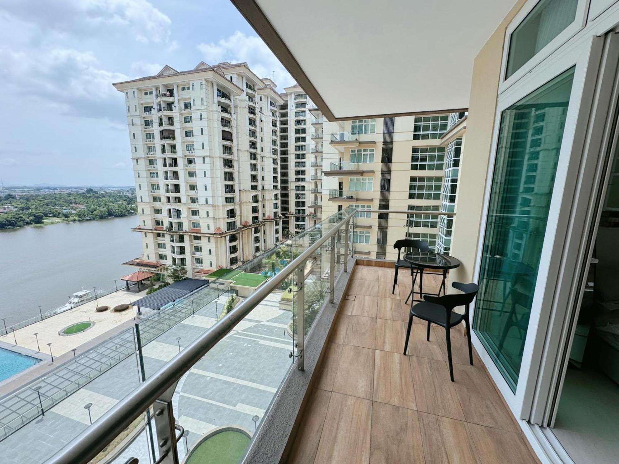 Cozy Comfort 04 - Riverine Diamond With Balcony
