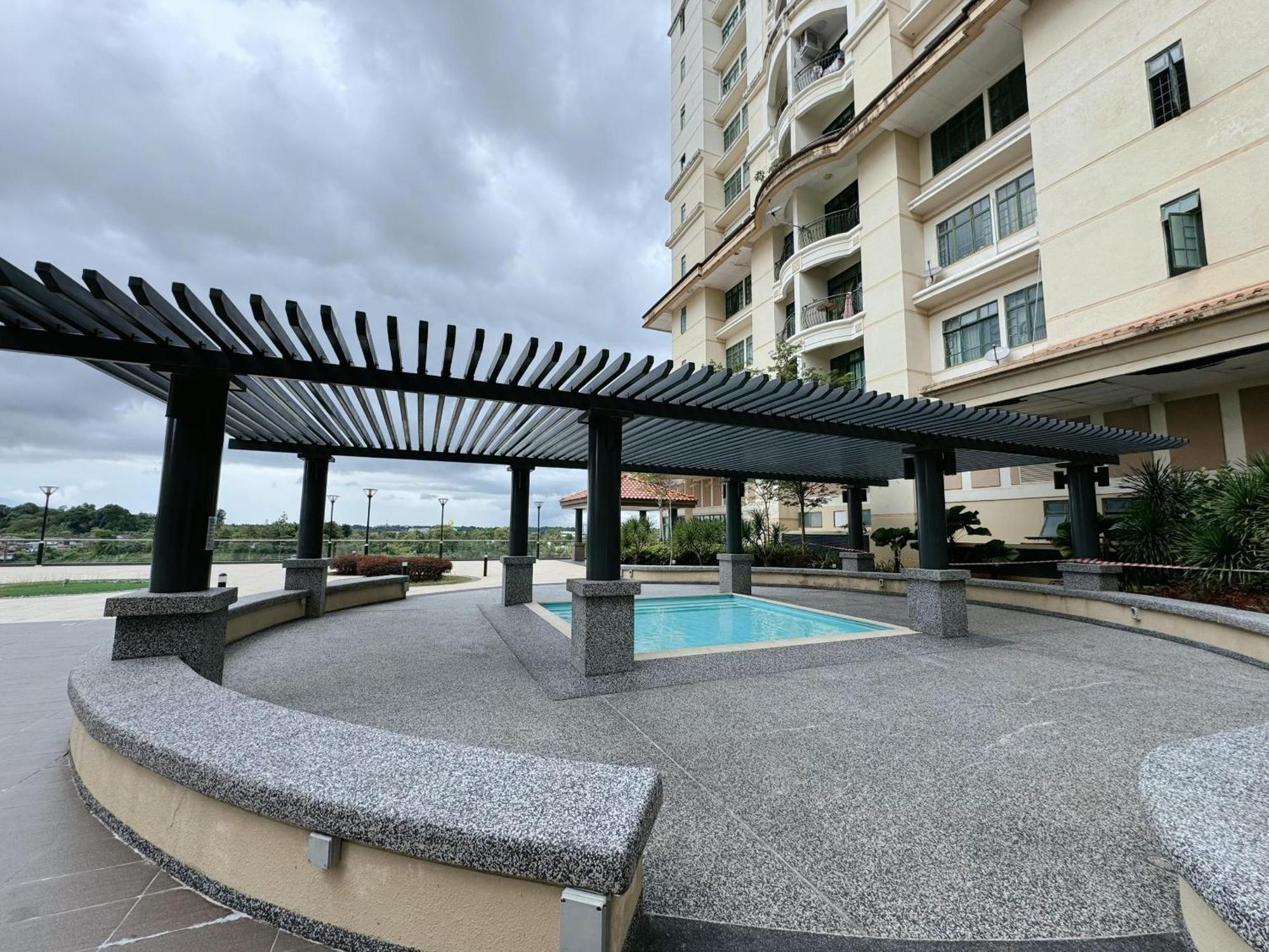 Cozy Comfort 04 - Riverine Diamond With Balcony Kuching